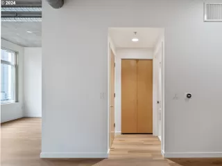 Photo #5: 24184765 Listing