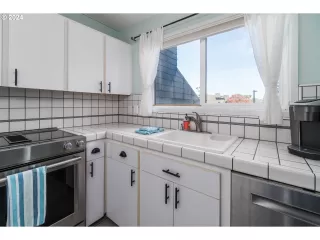 Photo #3: 24184976 Listing