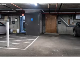 Photo #4: 24184976 Listing