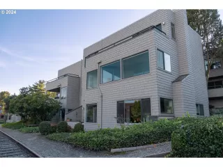 Photo #5: 24184976 Listing