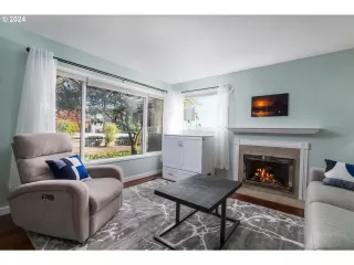 Photo #6: 24184976 Listing