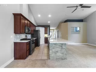 Photo #6: 24185136 Listing