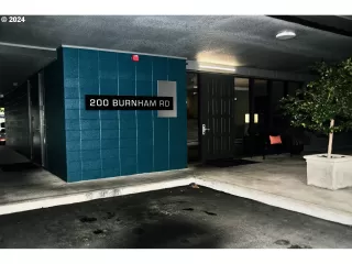 Photo #4: 24186480 Listing