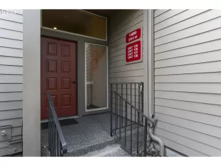 Photo #6: 24186715 Listing