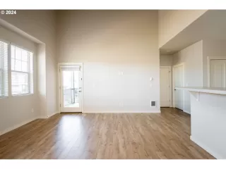 Photo #5: 24187242 Listing