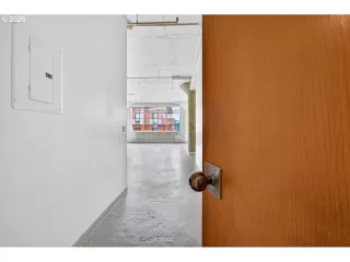 Photo #3: 241876579 Listing 