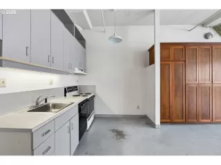 Photo #5: 241876579 Listing 