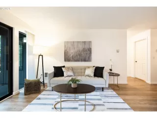 Photo #3: 24189652 Listing 