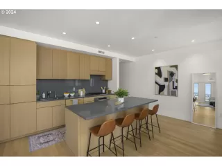 Photo #1: 24189880 Listing