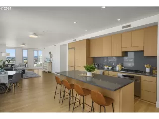 Photo #2: 24189880 Listing