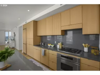 Photo #3: 24189880 Listing