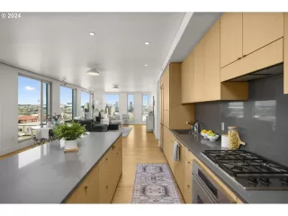 Photo #4: 24189880 Listing