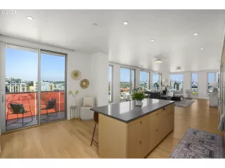 Photo #5: 24189880 Listing