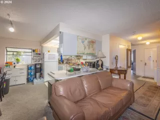 Photo #5: 24190130 Listing 