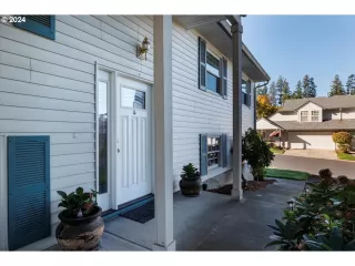 Photo #4: 24190423 Listing