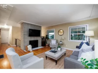 Photo #5: 24190423 Listing