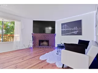 Photo #6: 24190442 Listing