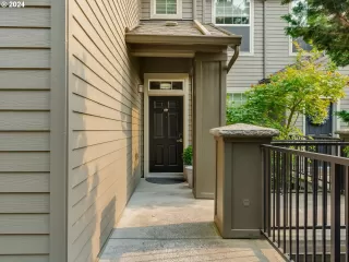 Photo #2: 24191028 Listing