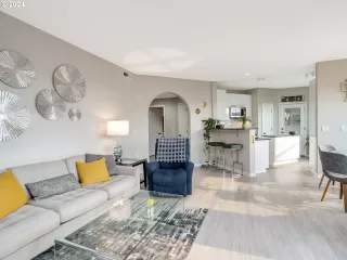 Photo #6: 24191028 Listing