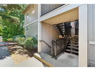 Photo #2: 24191166 Listing