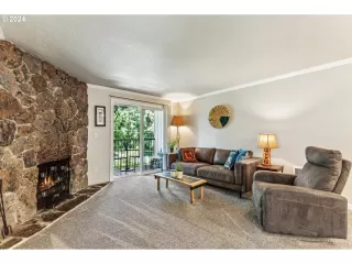 Photo #6: 24191166 Listing