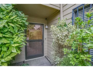 Photo #5: 24193075 Listing