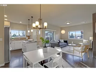 Photo #4: 24193698 Listing