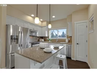 Photo #6: 24193698 Listing