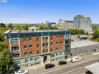 Photo #2: 24193831 Listing 