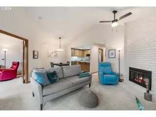 Photo #3: 24194546 Listing