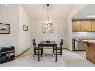 Photo #6: 24194546 Listing