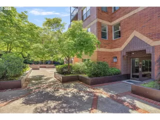 Photo #1: 24196244 Listing 