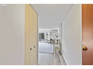 Photo #3: 24196292 Listing 