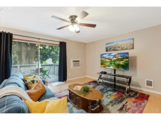 Photo #4: 24196474 Listing