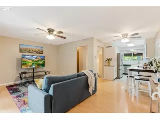 Photo #5: 24196474 Listing