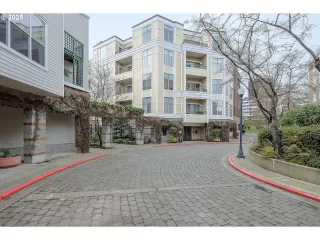 Photo #1: 24196758 Listing