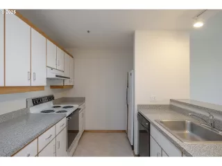 Photo #2: 24196758 Listing