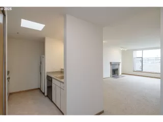 Photo #4: 24196758 Listing