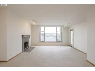 Photo #6: 24196758 Listing