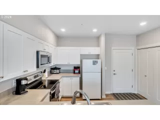 Photo #6: 24196815 Listing