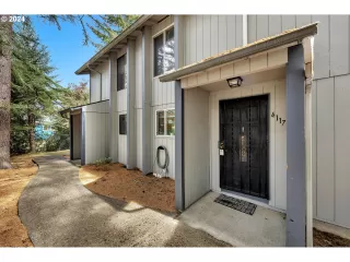 Photo #4: 24197911 Listing