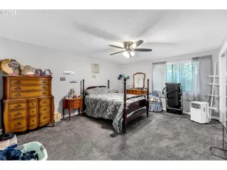 Photo #5: 24197911 Listing