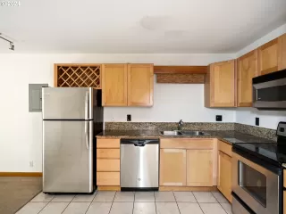 Photo #3: 24198100 Listing