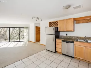 Photo #4: 24198100 Listing