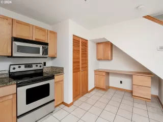 Photo #5: 24198100 Listing