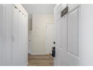 Photo #5: 24198114 Listing