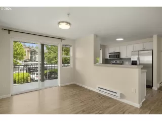 Photo #5: 24198568 Listing