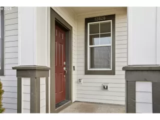 Photo #4: 24198609 Listing