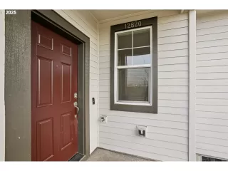 Photo #5: 24198609 Listing