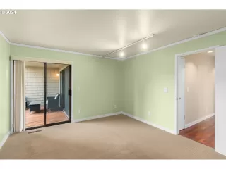 Photo #4: 24198615 Listing